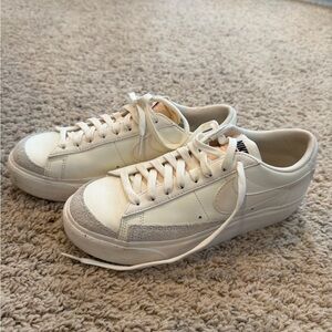Nike blazer low
